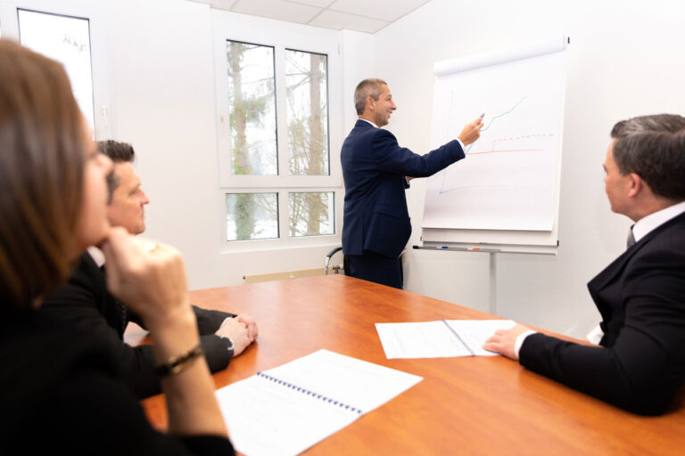 Geschäftsführer der Antecedo Asset Management GmbH erklärt Unternehmensstrategie vor Teamchefs