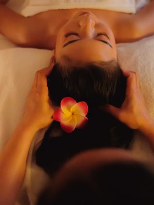 Nahaufnahme Kopfmassage – professionelle Businessfotografie für Thai-Massage in Offenbach